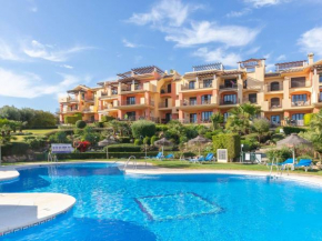 Premium apartment in Benahavis with balcony, Benahavis